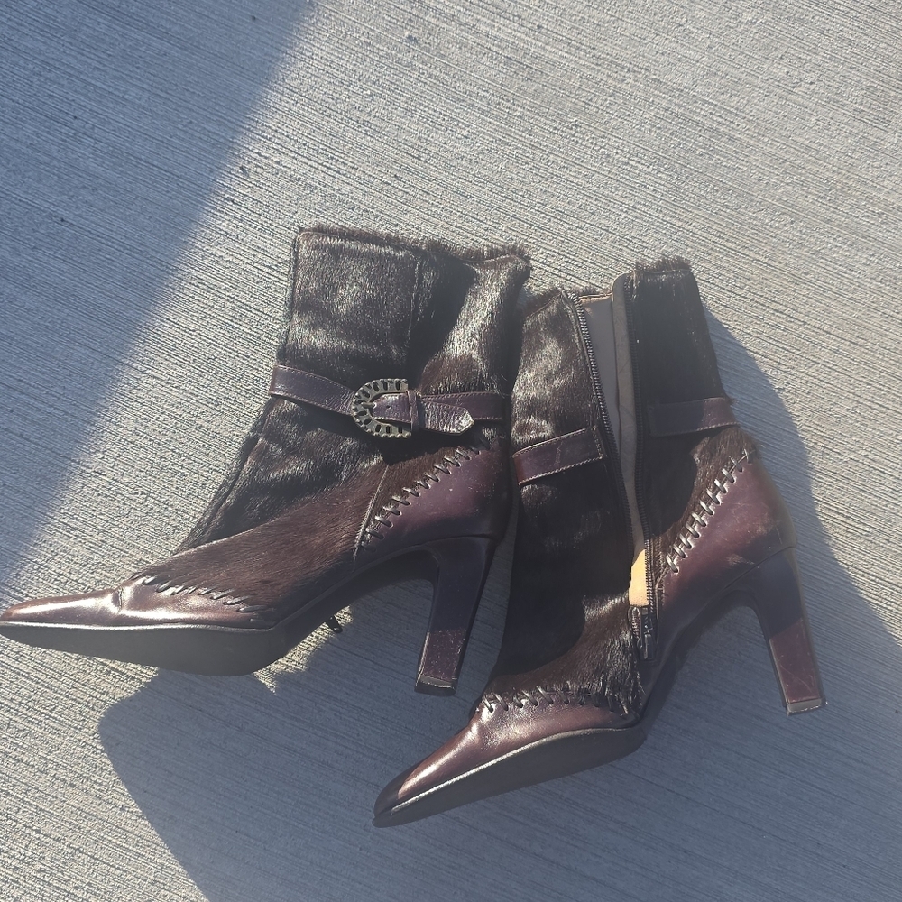 Vintage 90's Dark Brown Pony Hair Heeled Boots with Pointed Toe - Picture 14 of 14